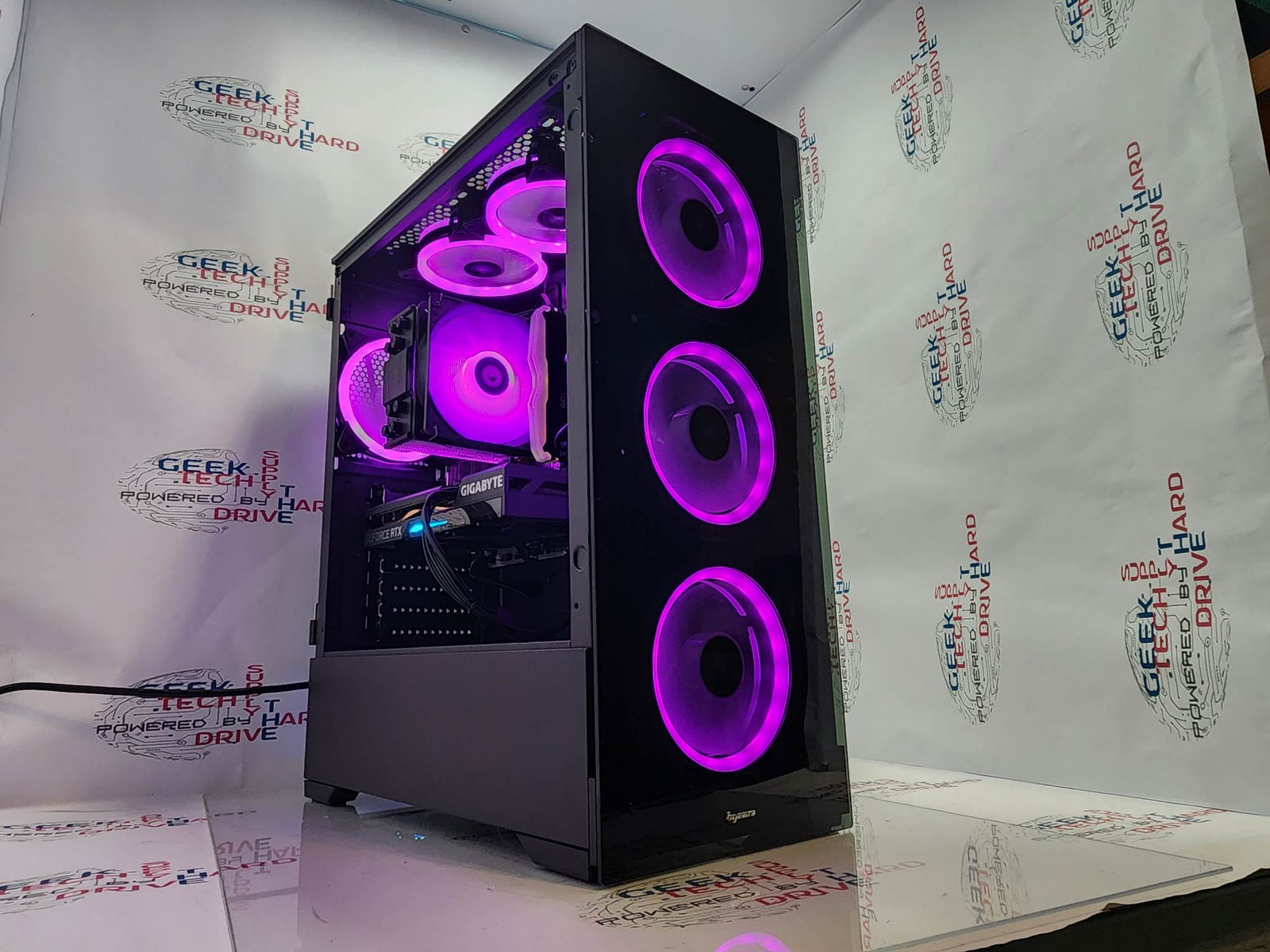 Custom Gaming PC Desktop Computer Ryzen 7 97800X3D 2TB SSD 32GB DDR5 RTX 5060 Black Vog A620M - Geek Tech