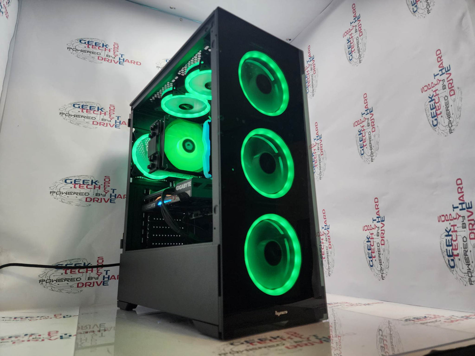 Custom Gaming PC Desktop Computer Ryzen 7 97800X3D 2TB SSD 32GB DDR5 RTX 5060 Black Vog A620M - Geek Tech