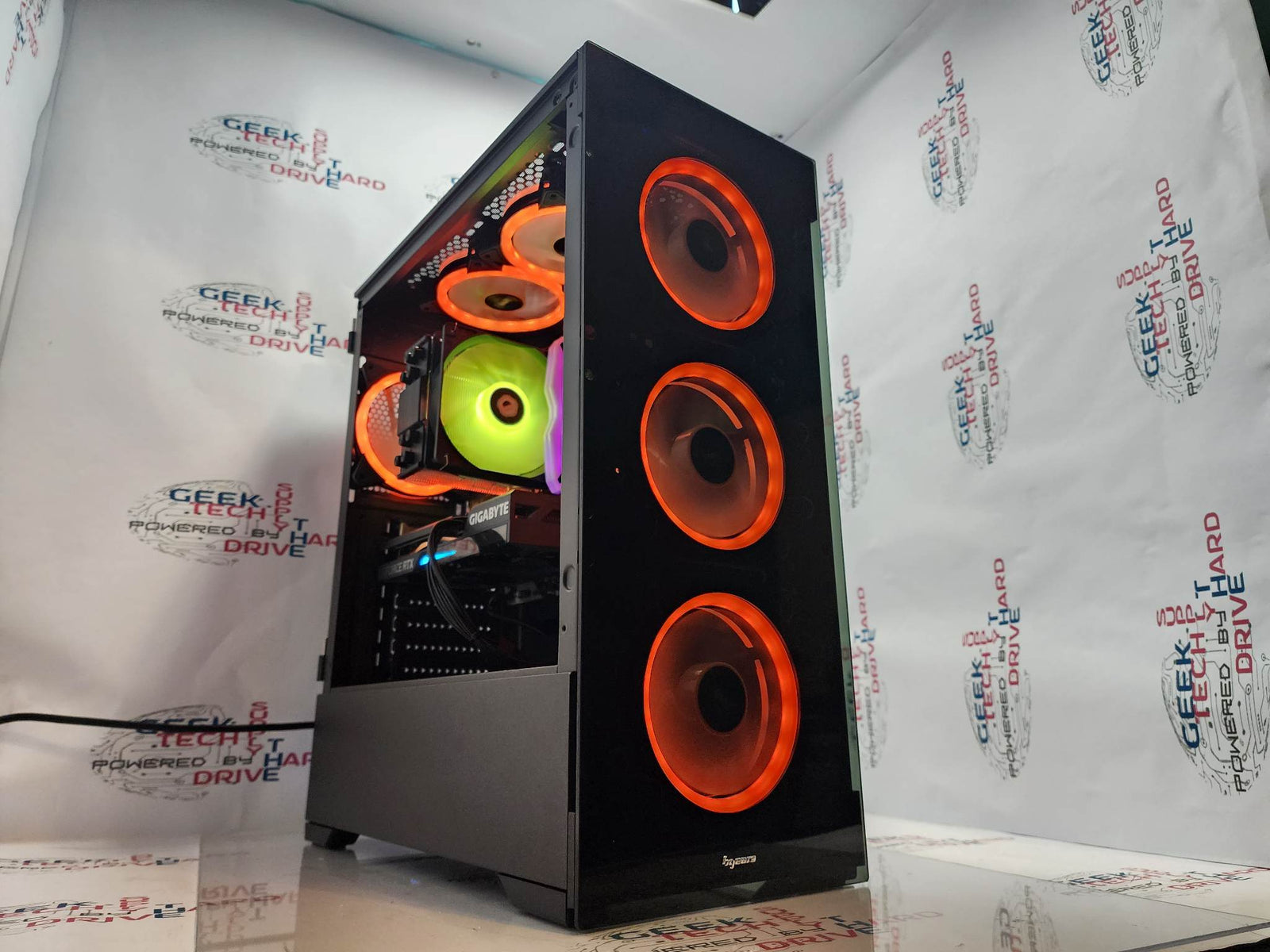Custom Gaming PC Desktop Computer Ryzen 7 97800X3D 2TB SSD 32GB DDR5 RTX 5060 Black Vog A620M - Geek Tech