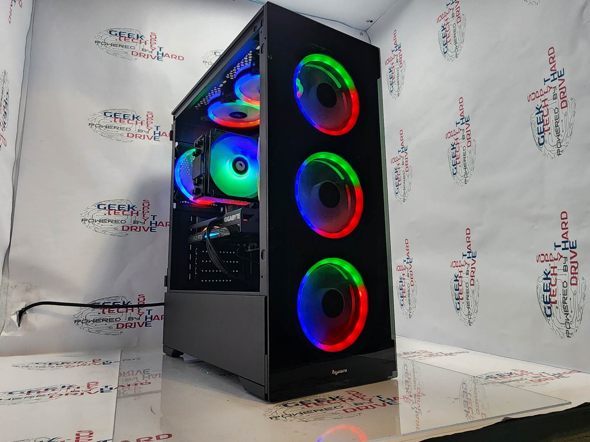 Custom Gaming PC Desktop Computer Ryzen 7 97800X3D 2TB SSD 32GB DDR5 RTX 5060 Black Vog A620M - Geek Tech