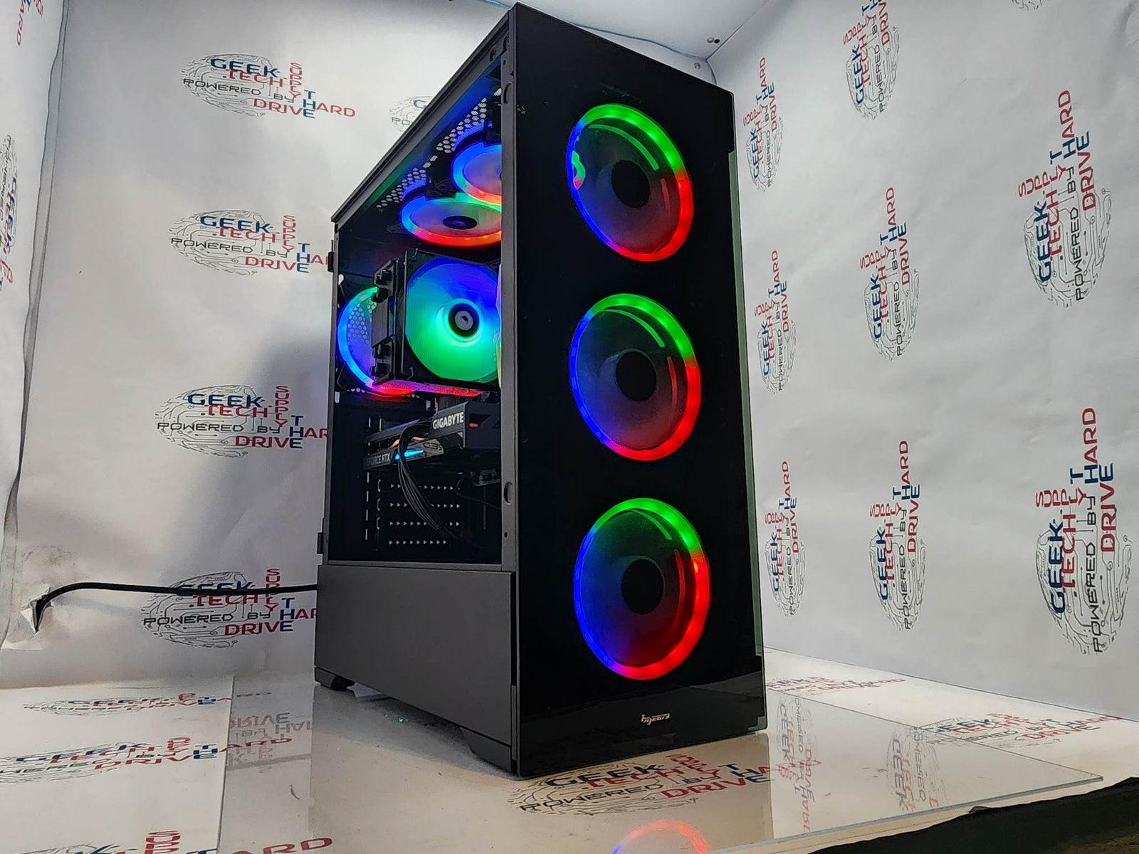 Custom Gaming PC Desktop Computer Ryzen 7 97800X3D 2TB SSD 32GB DDR5 RTX 5060 Black Vog A620M - Geek Tech