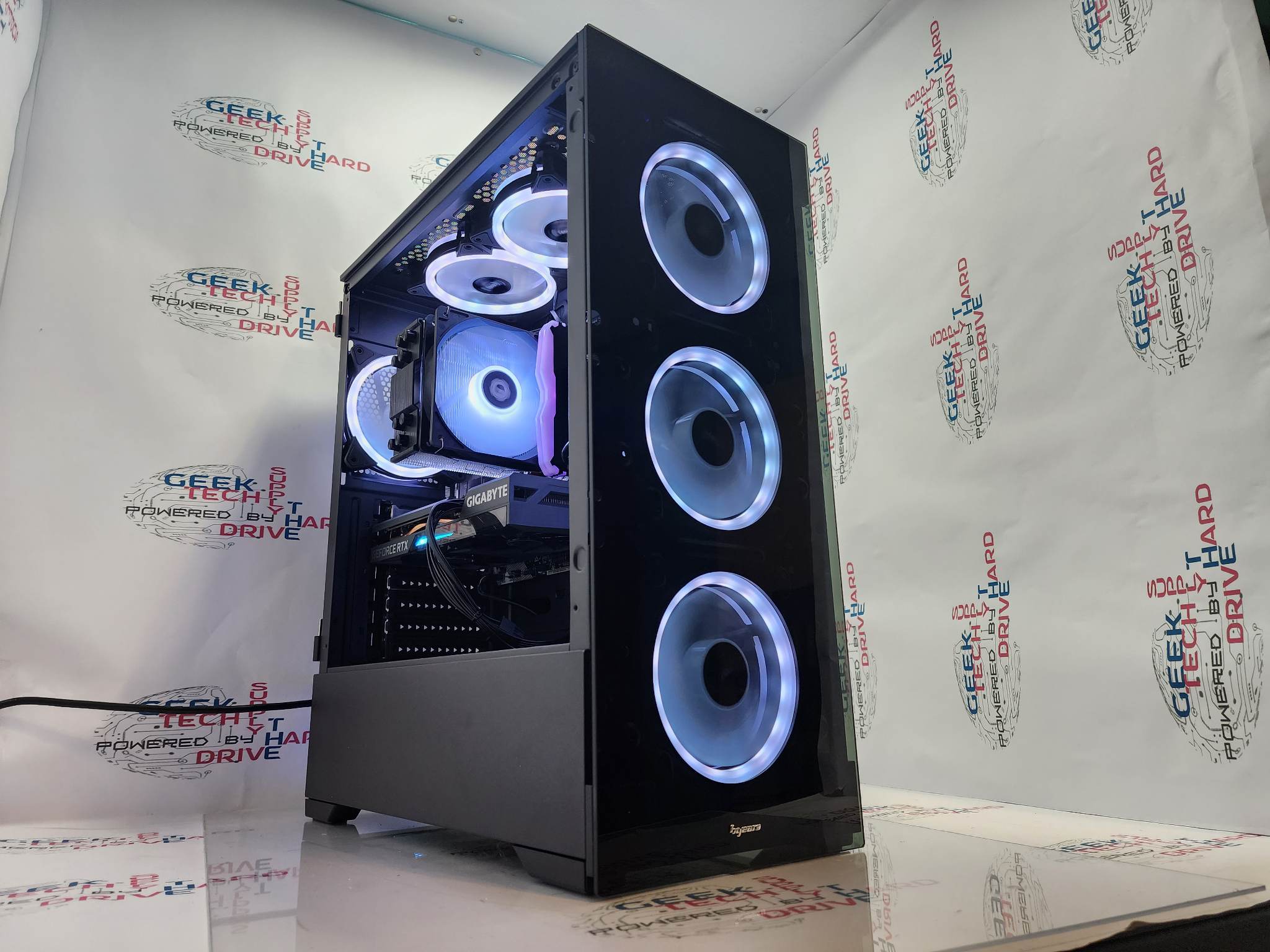 Custom Gaming PC Desktop Computer Ryzen 7 97800X3D 2TB SSD 32GB DDR5 RTX 5060 Black Vog A620M - Geek Tech