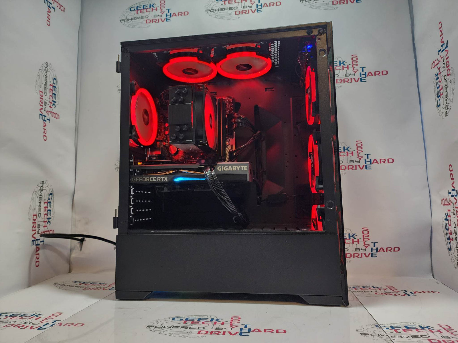 Custom Gaming PC Desktop Computer Ryzen 7 97800X3D 2TB SSD 32GB DDR5 RTX 5060 Black Vog A620M - Geek Tech