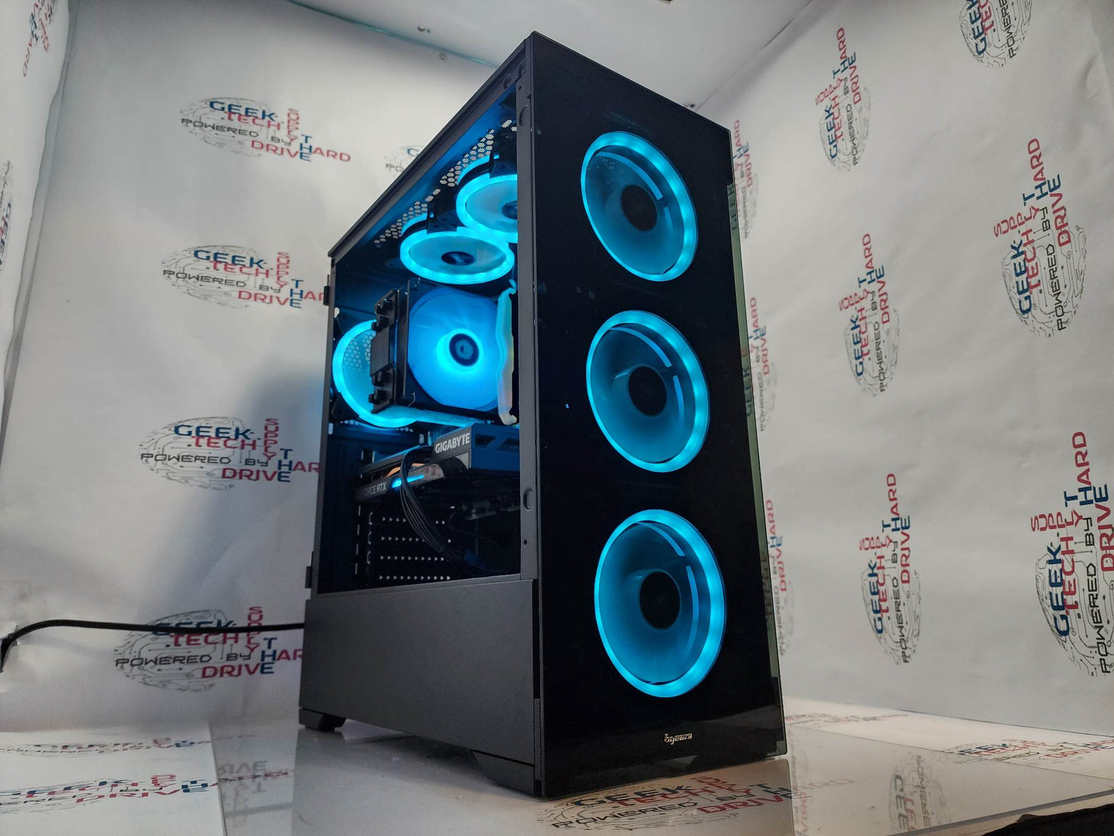 Custom Gaming PC Desktop Computer Ryzen 7 97800X3D 2TB SSD 32GB DDR5 RTX 5060 Black Vog A620M - Geek Tech
