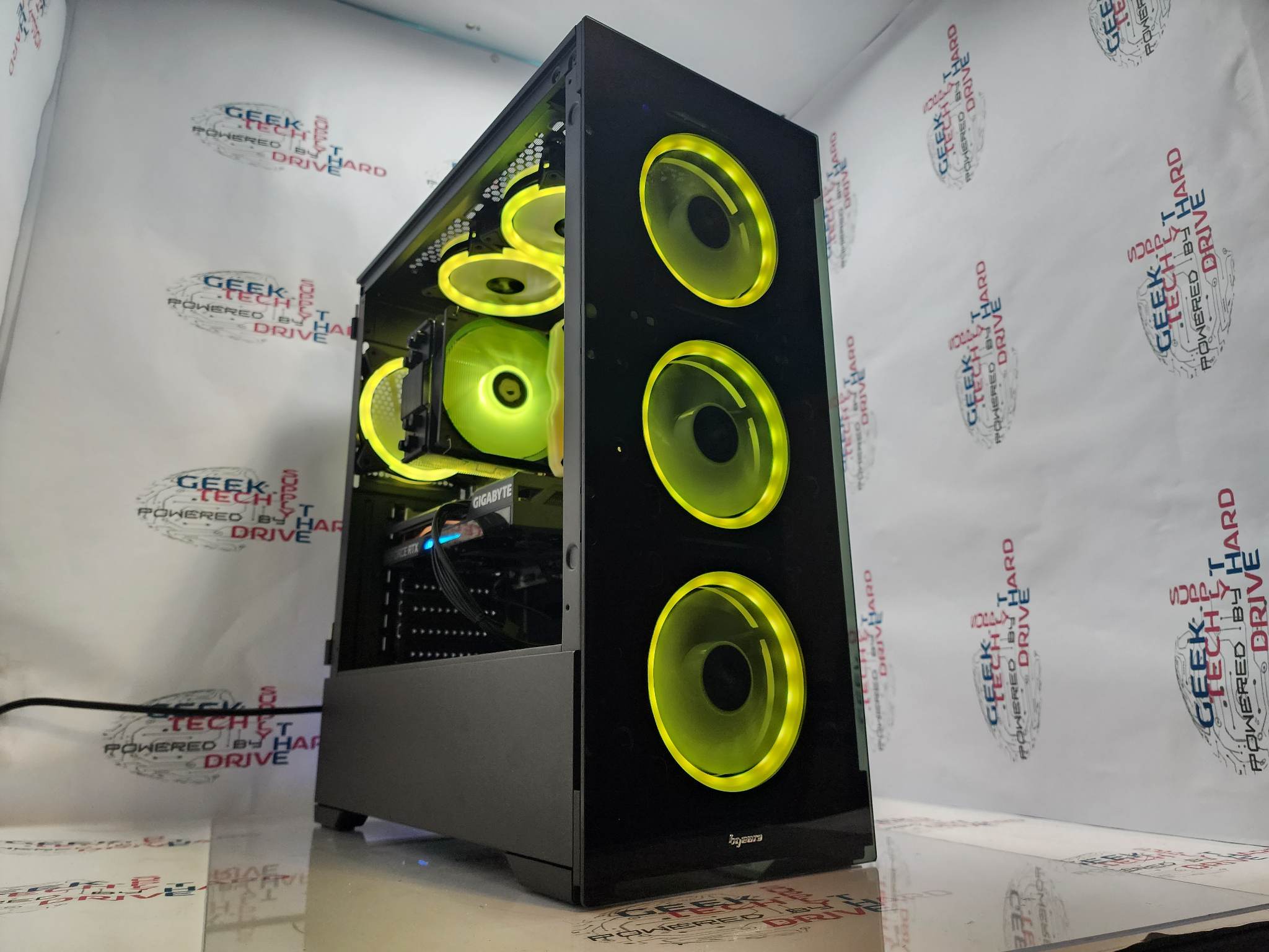 Custom Gaming PC Desktop Computer Ryzen 7 97800X3D 2TB SSD 32GB DDR5 RTX 5060 Black Vog A620M - Geek Tech