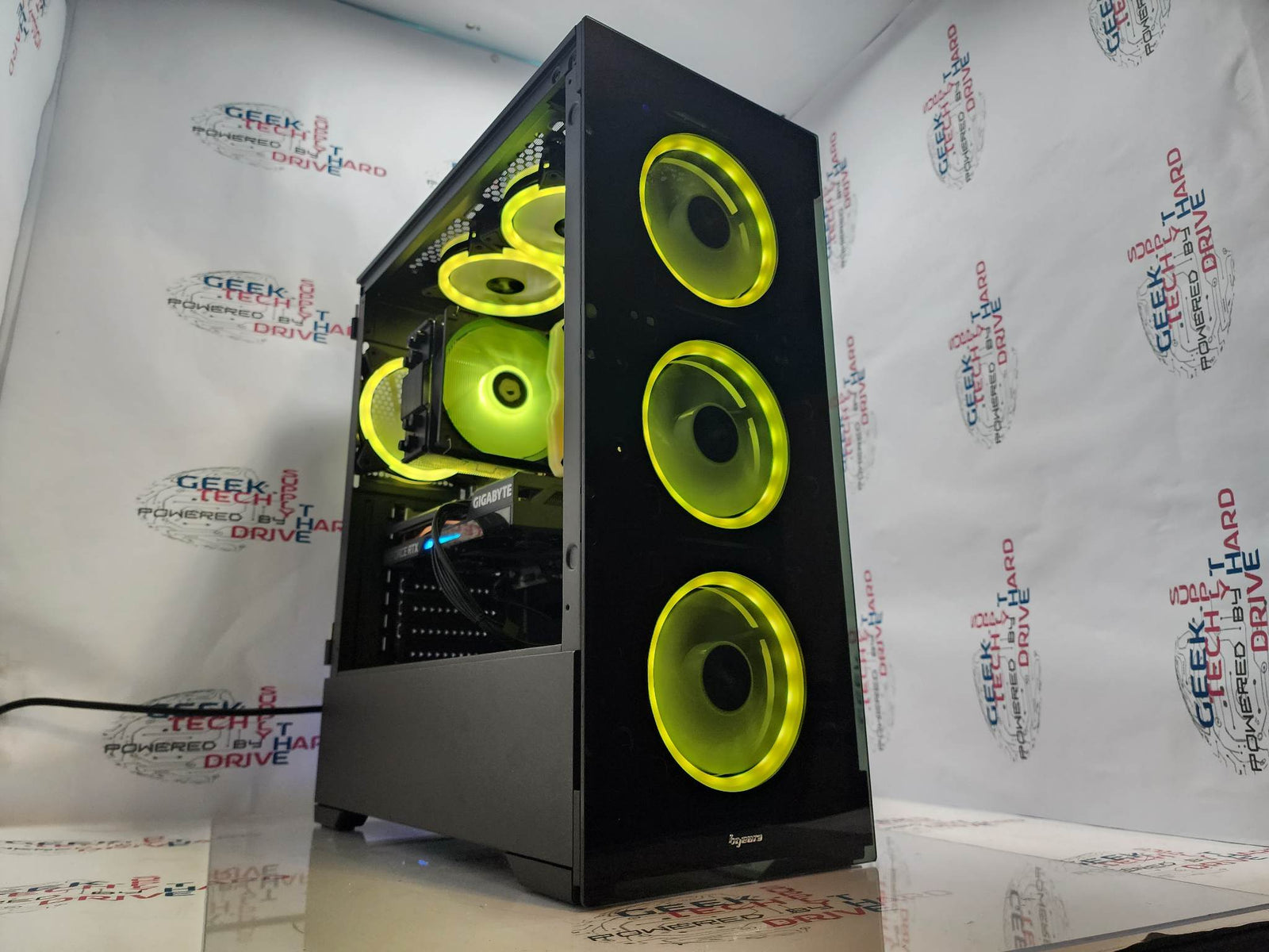 Custom Gaming PC Desktop Computer Ryzen 7 97800X3D 2TB SSD 32GB DDR5 RTX 5060 Black Vog A620M - Geek Tech
