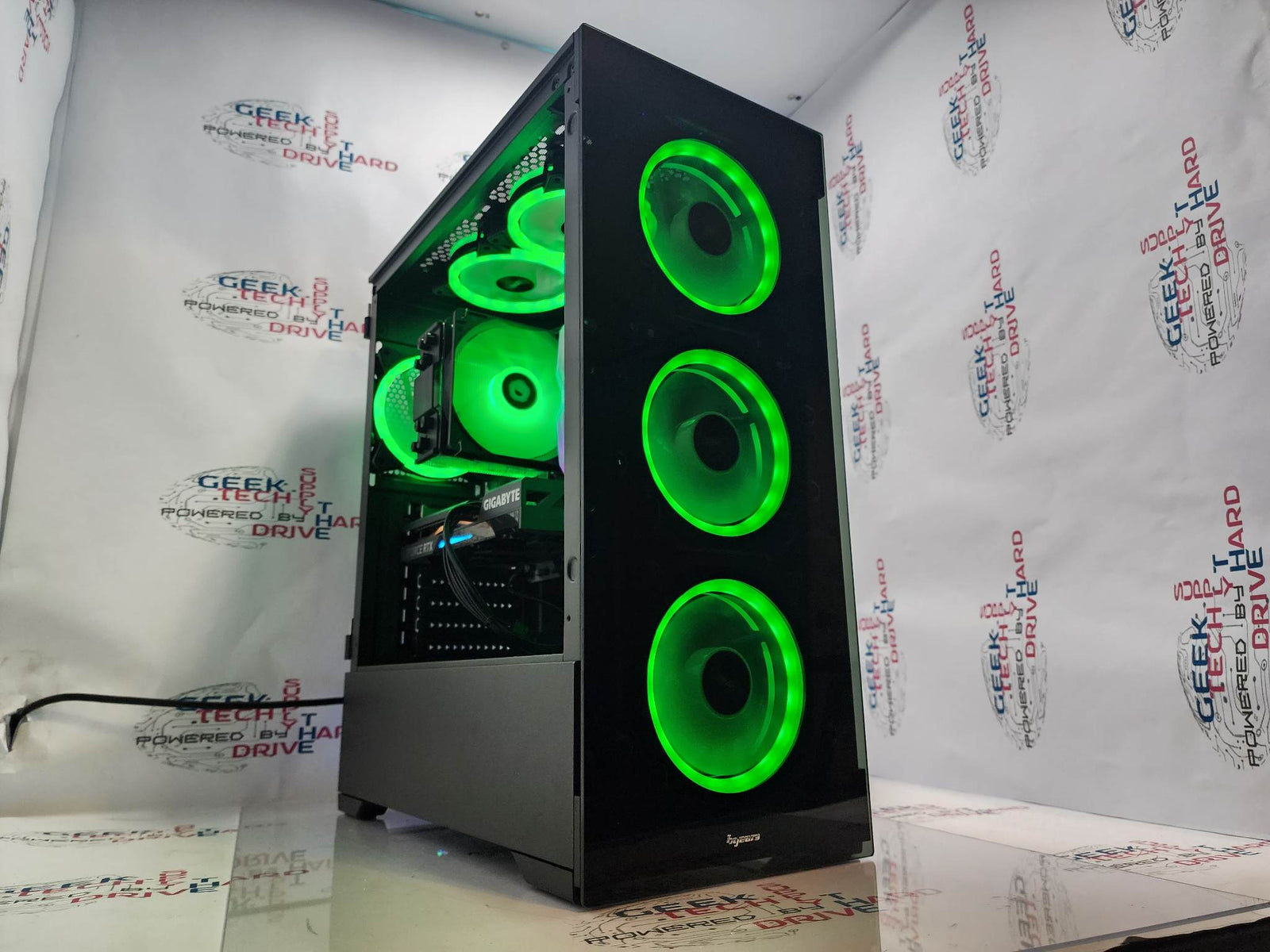 Custom Gaming PC Desktop Computer Ryzen 7 97800X3D 2TB SSD 32GB DDR5 RTX 5060 Black Vog A620M - Geek Tech