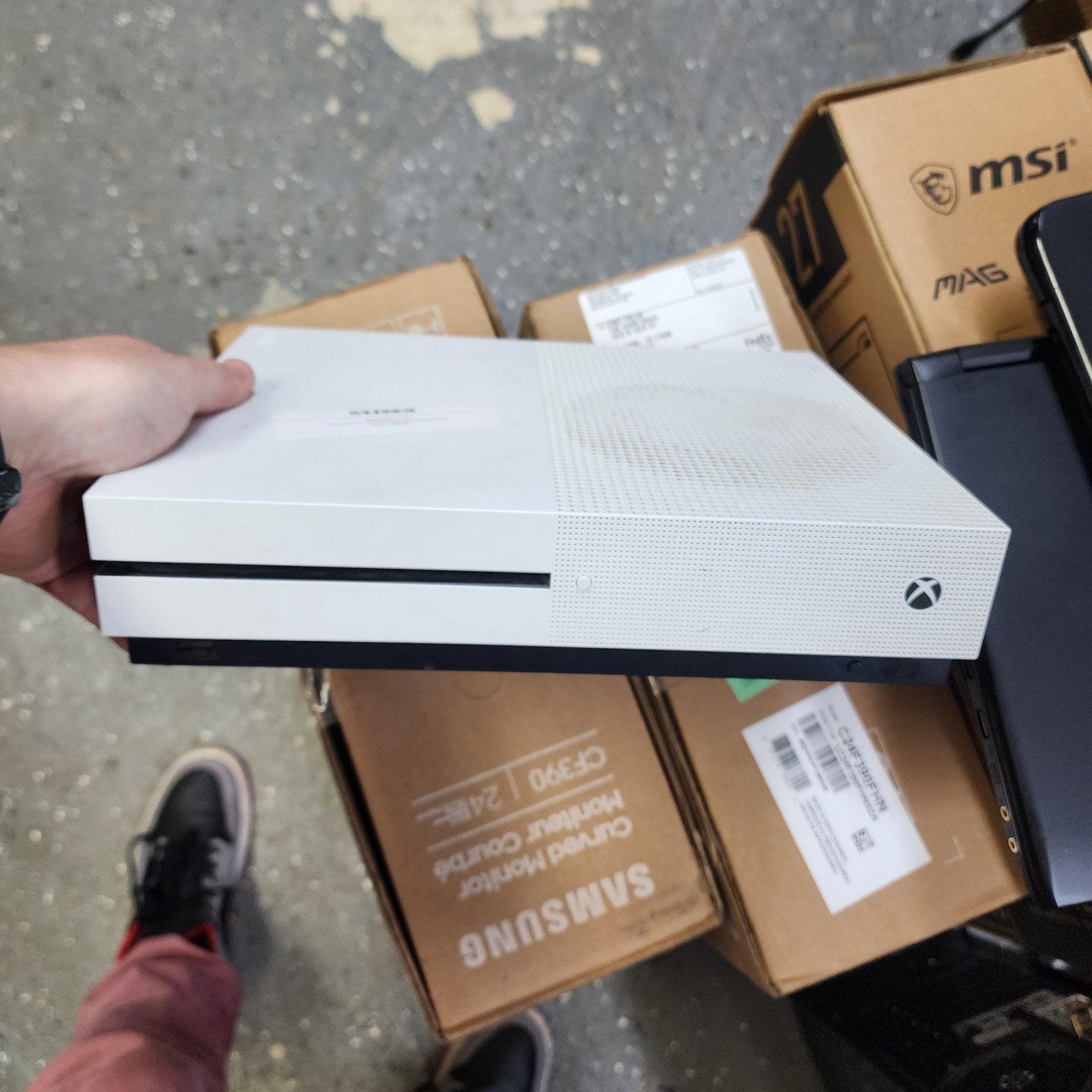 Microsoft xBox One S Game Console 500GB White - Geek Tech