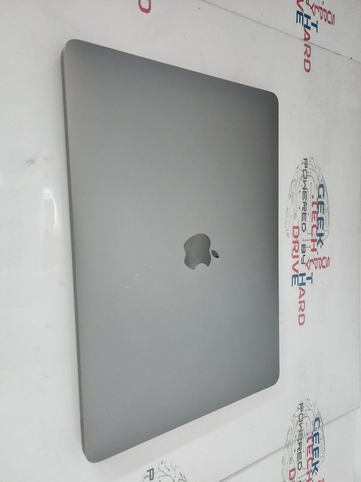 Apple Macbook Air A2179 Retina 2020 i5 500gb SSD Touch ID DDR4 8gb RAM | B Grade - Geek Tech